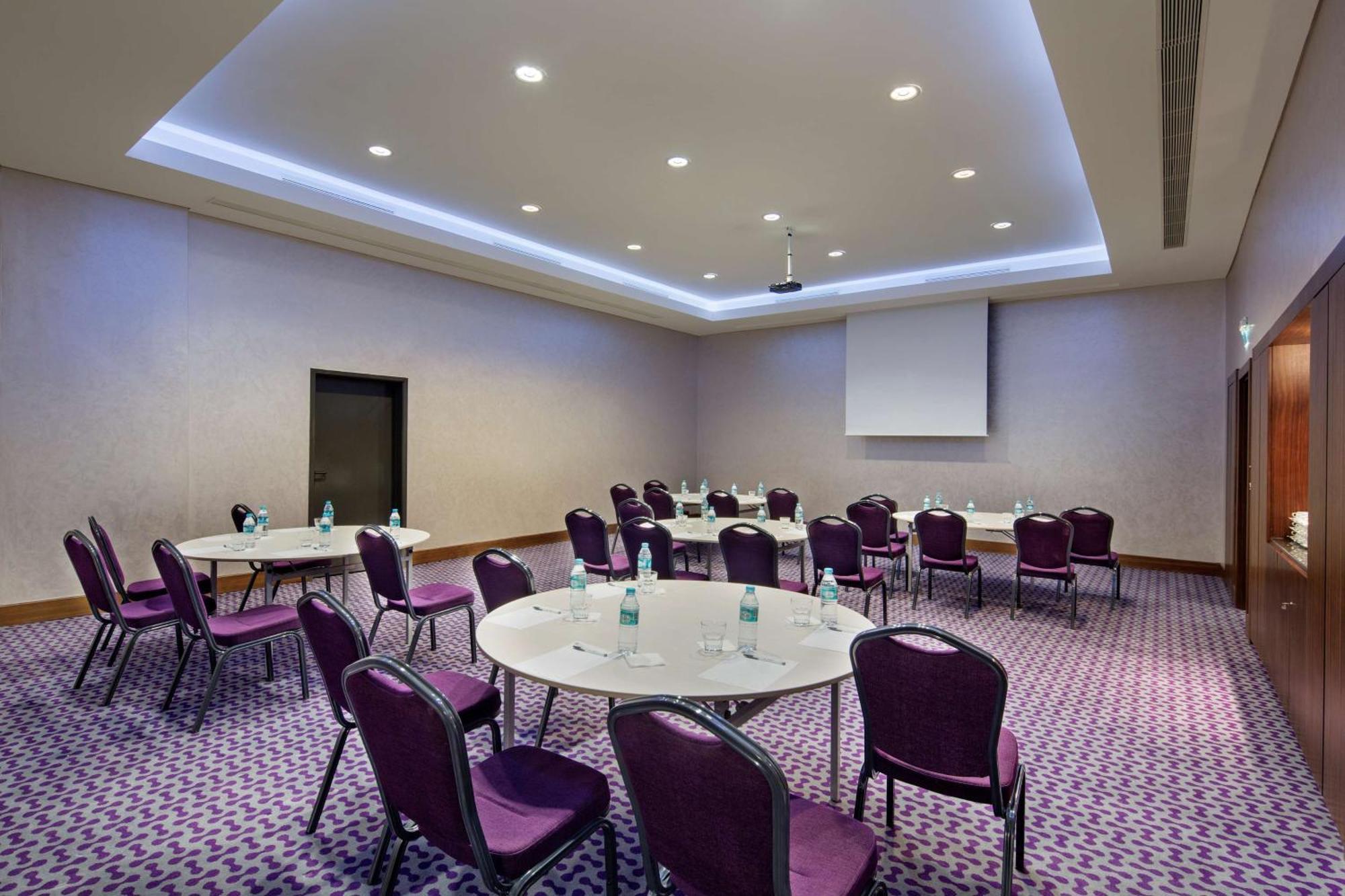 Hampton By Hilton Istanbul Kayasehir Hotel Exterior foto