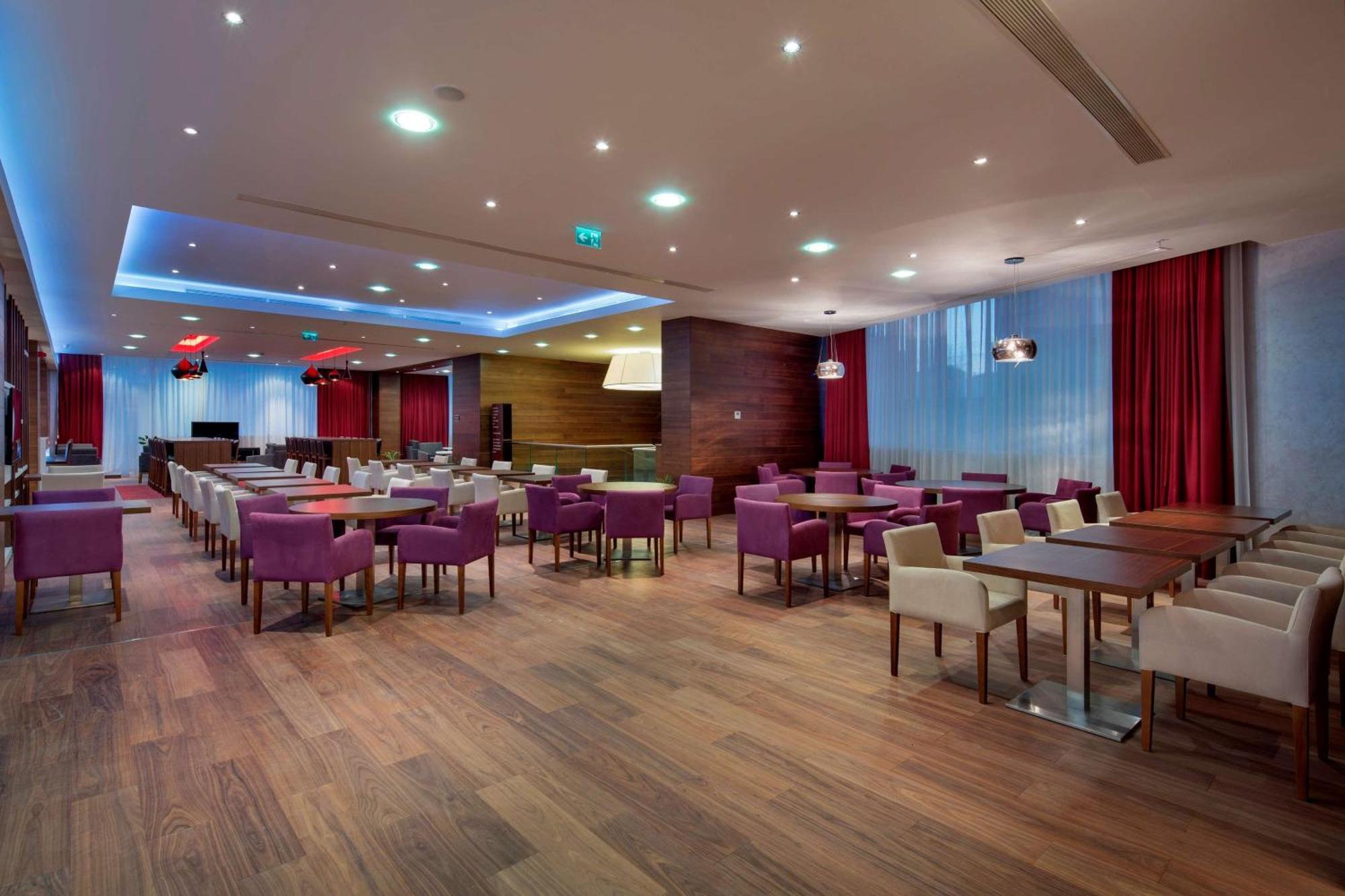 Hampton By Hilton Istanbul Kayasehir Hotel Exterior foto