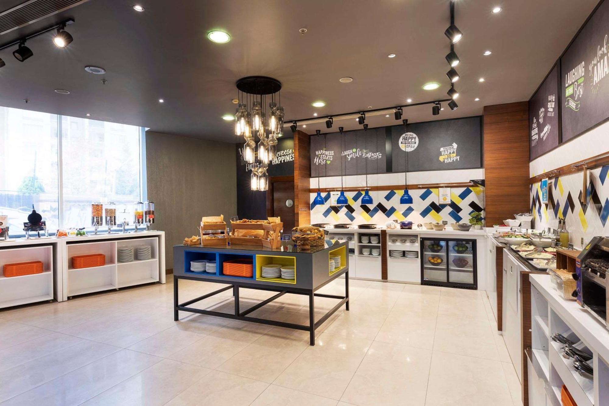 Hampton By Hilton Istanbul Kayasehir Hotel Exterior foto